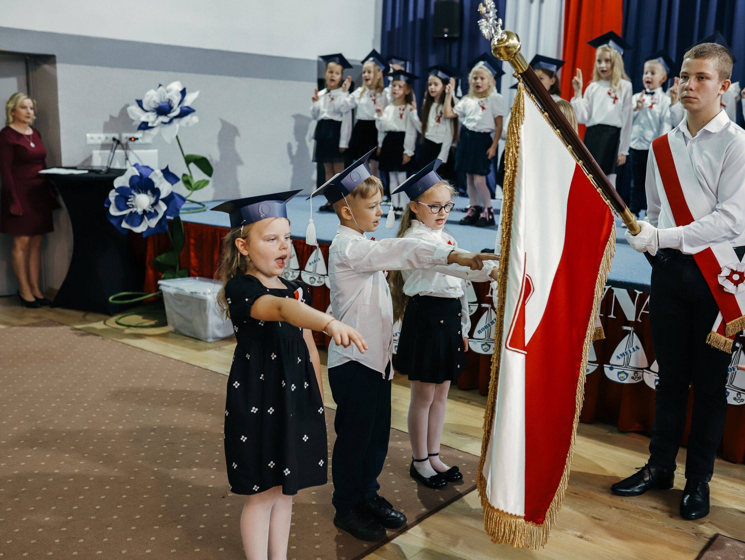 Uroczyste Ślubowanie i Pasowanie na Ucznia w Szkole im. Leonida Teligi w Lini