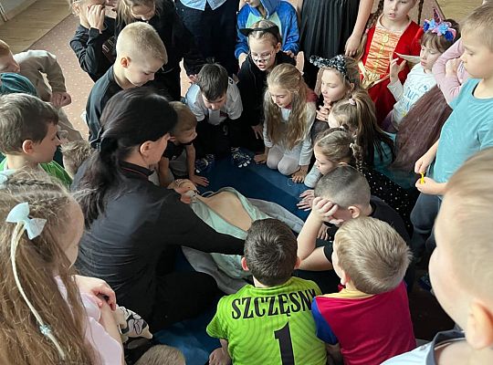 Uczniowie klas trzecich zanurzają się w świat zdrowia i pierwszej pomocy!