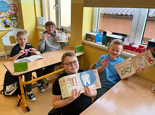 Uczniowie klas trzecich zanurzają się w świat zdrowia i pierwszej pomocy!