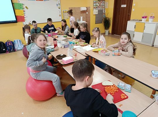 Uczniowie klas trzecich zanurzają się w świat zdrowia i pierwszej pomocy!