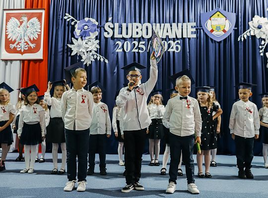 Uroczyste Ślubowanie i Pasowanie na Ucznia w Szkole im. Leonida Teligi w Lini