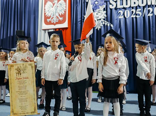 Uroczyste Ślubowanie i Pasowanie na Ucznia w Szkole im. Leonida Teligi w Lini