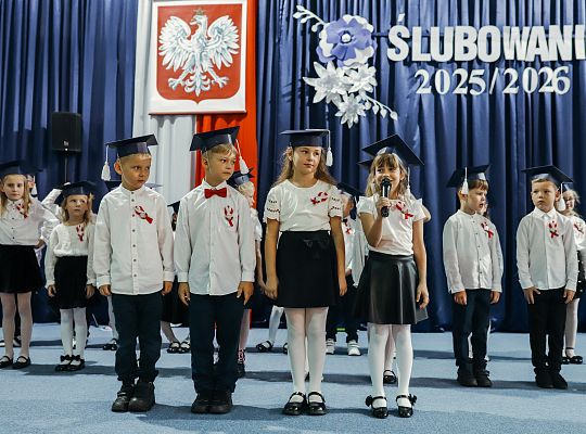 Uroczyste Ślubowanie i Pasowanie na Ucznia w Szkole im. Leonida Teligi w Lini