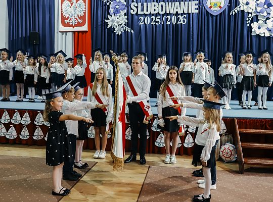 Uroczyste Ślubowanie i Pasowanie na Ucznia w Szkole im. Leonida Teligi w Lini