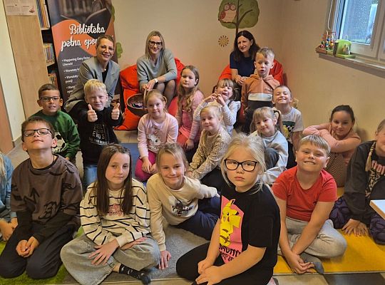 Książki mojego dzieciństwa – spotkanie uczniów klas drugich z panią wicewójt Beatą Noculak w Bibliotece Publicznej Gminy Linia.