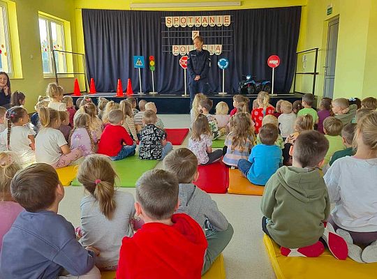 Spotkanie z policjantem w przedszkolu